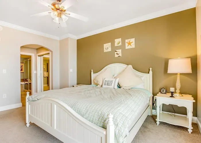 Belmont Towers 407 *